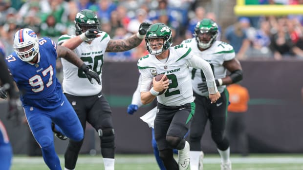 New York Jets QB Zach Wilson runs away from Buffalo Bills defenders